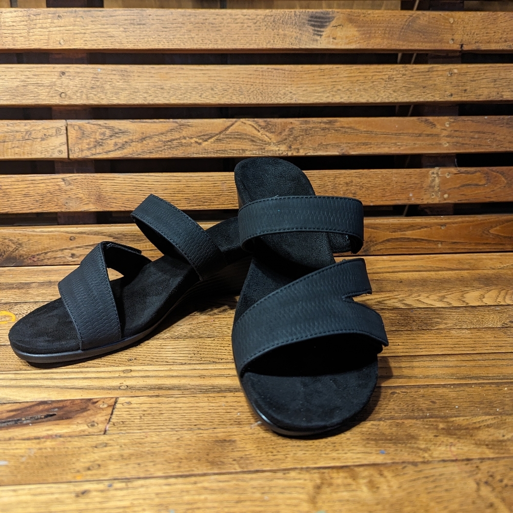 Vionic Black Deanna Sandal NIB Size 7